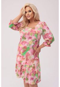 Moda Size Plus Iwanek - Sukienka Arie w wielokolorowy print XXL OVERSIZE WIOSNA. Okazja: na imprezę, na komunię. Kolor: wielokolorowy. Materiał: tkanina, elastan. Wzór: nadruk. Sezon: wiosna. Typ sukienki: oversize