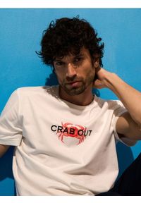 Sinsay - Bawełniana koszulka z krótkim rękawem - kremowy. Kolor: kremowy. Materiał: bawełna. Długość rękawa: krótki rękaw. Długość: krótkie #1