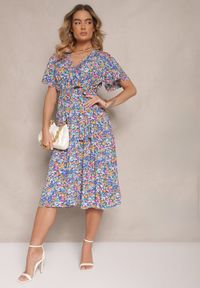 Renee - Niebieska Sukienka z Plisami w Kwiecisty Print o Rozkloszowanym Kroju Lanelin. Kolor: niebieski. Długość rękawa: krótki rękaw. Wzór: nadruk. Sezon: lato, wiosna. Typ sukienki: rozkloszowane
