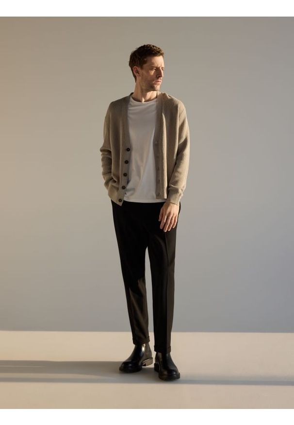 Reserved - Kardigan z lnem - beżowy. Kolor: beżowy. Materiał: len