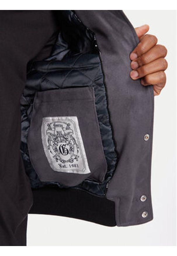 Guess Kurtka bomber M5BL2B K1062 Szary Regular Fit. Kolor: szary. Materiał: syntetyk