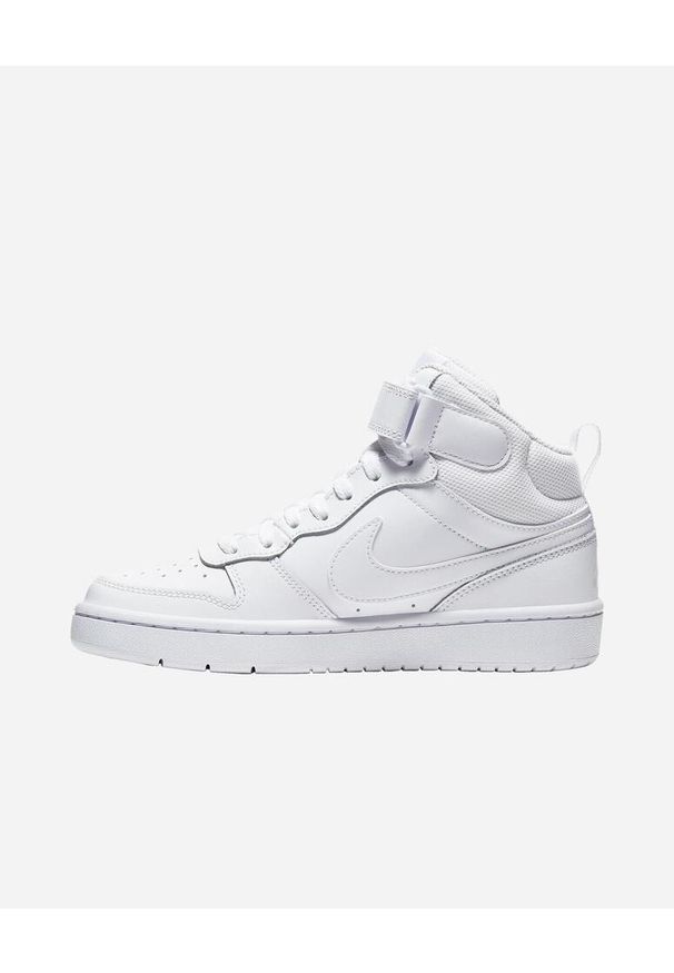 Buty do chodzenia dla dzieci Nike Court Borough Mid 2. Zapięcie: rzepy. Kolor: biały, wielokolorowy, beżowy. Materiał: syntetyk, tkanina, skóra, materiał. Szerokość cholewki: normalna. Model: Nike Court. Sport: turystyka piesza