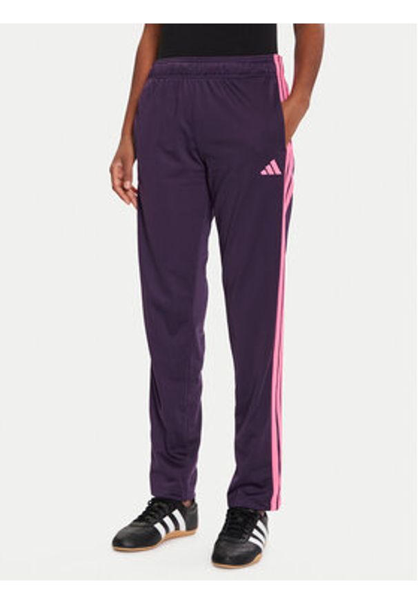 Adidas - adidas Dres Essentials 3-Stripes JX0510 Fioletowy Regular Fit. Kolor: fioletowy. Materiał: syntetyk