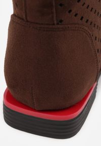 Born2be - Brązowe Botki Trzewiki VICES z Ażurową Cholewką Bissen. Okazja: na co dzień, do pracy, na spotkanie biznesowe. Kolor: brązowy. Materiał: dzianina, materiał, jeans. Szerokość cholewki: normalna. Wzór: ażurowy. Styl: casual, biznesowy, elegancki #5