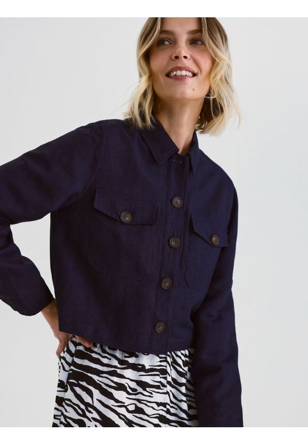 Reserved - Krótka kurtka z lnem - granatowy. Kolor: niebieski. Materiał: len. Długość: krótkie. Wzór: gładki