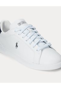 Ralph Lauren - RALPH LAUREN - Białe sneakersy Heritage Court. Nosek buta: okrągły. Kolor: biały. Materiał: guma. Wzór: napisy #9