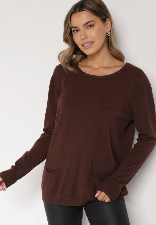 Born2be - Brązowy Sweter z Kaszmirem i Ozdobnymi Kieszeniami Sanarea. Okazja: na co dzień, na spacer. Kolor: brązowy. Materiał: kaszmir. Długość rękawa: długi rękaw. Długość: długie. Styl: casual, klasyczny, elegancki