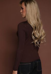 Renee - Brązowa Bluzka z Wiskozy z Półgolfem Forriva. Okazja: na co dzień. Kolor: brązowy. Materiał: wiskoza. Styl: wizytowy, casual, elegancki