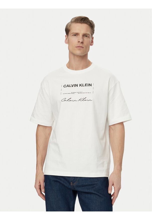 Calvin Klein Jeans T-Shirt LV04RE827G Biały Regular Fit. Kolor: biały. Materiał: bawełna