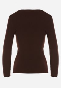 Born2be - Brązowy Dopasowany Sweter z Prążkowanej Dzianiny z Bawełną z Dekoltem w Serek Tesma. Okazja: na co dzień. Typ kołnierza: dekolt w serek. Kolor: brązowy. Materiał: dzianina, bawełna, prążkowany. Długość rękawa: długi rękaw. Długość: długie. Styl: casual, elegancki #2