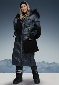 Born2be - Ciemnozielona Pikowana Kurtka Maxi Płaszcz z Ozdobnym Marszczeniem i Futerkiem Estenous. Okazja: na co dzień. Kolor: niebieski. Materiał: futro. Styl: klasyczny, casual #3