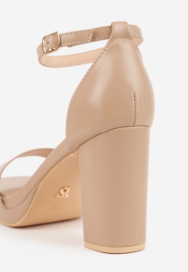 Renee - Ciemnobeżowe Sandały VICES na Słupkowym Obcasie ze Skórzaną Wkładką Azimera. Okazja: na co dzień, na imprezę. Kolor: beżowy. Materiał: skóra. Sezon: lato. Obcas: na obcasie. Styl: casual. Wysokość obcasa: średni