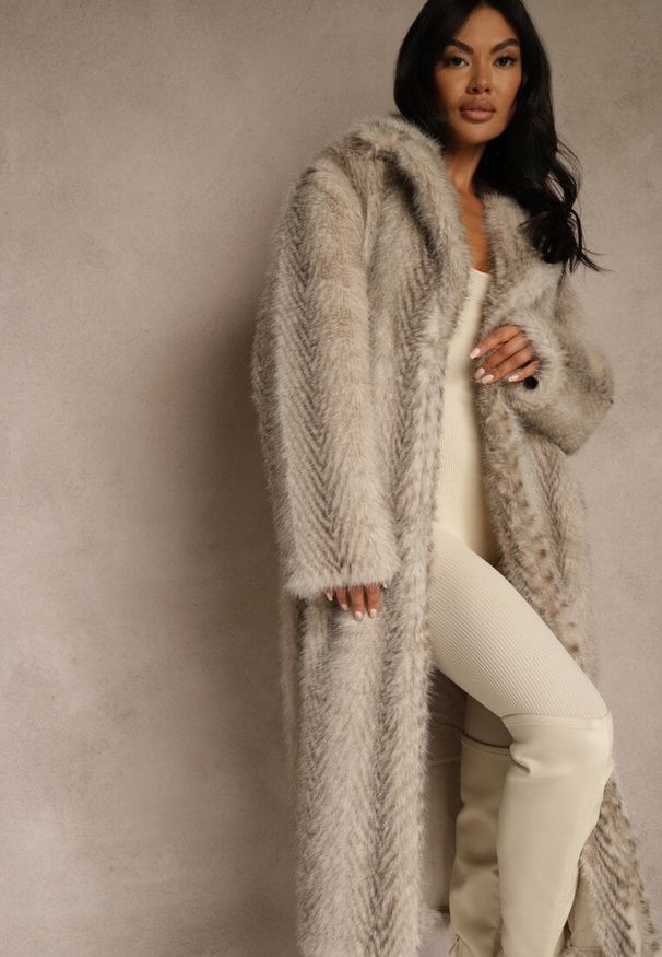 Renee - Jasnobeżowy Płaszcz Futerko o Jednorzędowym Fasonie Cataris. Okazja: na co dzień. Kolor: beżowy. Materiał: futro. Styl: casual, elegancki