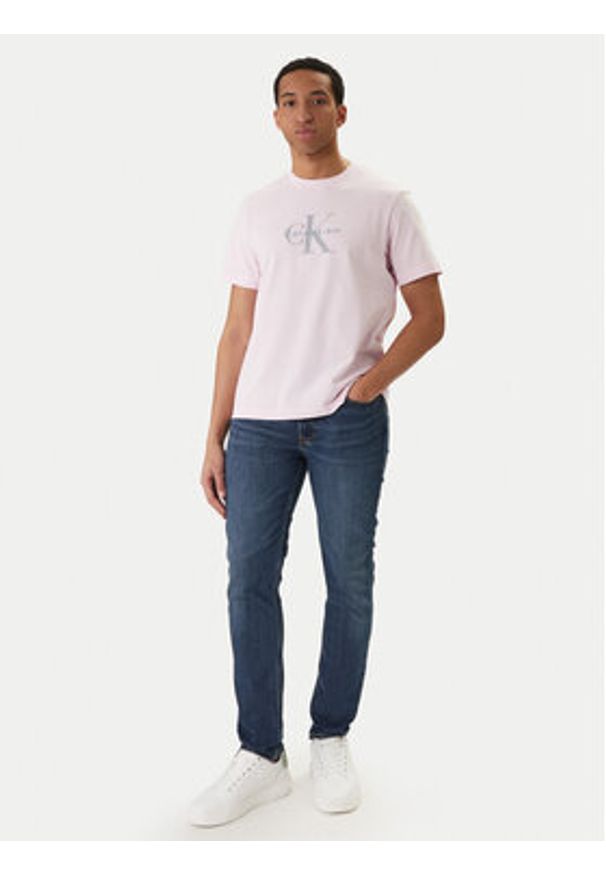 Calvin Klein Jeans T-Shirt Hero Monologo LV04RB862G Różowy Regular Fit. Kolor: różowy. Materiał: bawełna