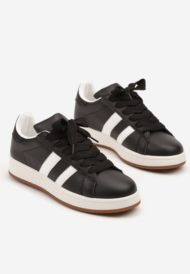 Born2be - Czarne Sneakersy z Perforacją i Ozdobnymi Paskami Deolene. Okazja: na co dzień. Zapięcie: pasek. Kolor: czarny. Wzór: paski