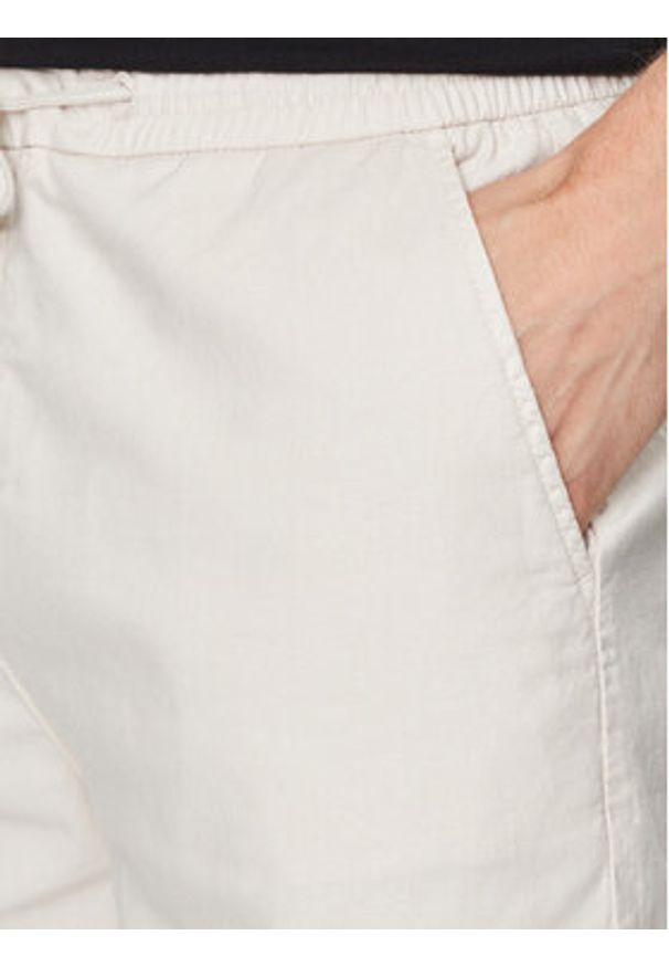 Guess Szorty materiałowe Mick M4GD02 WFBXA Écru Regular Fit. Materiał: bawełna