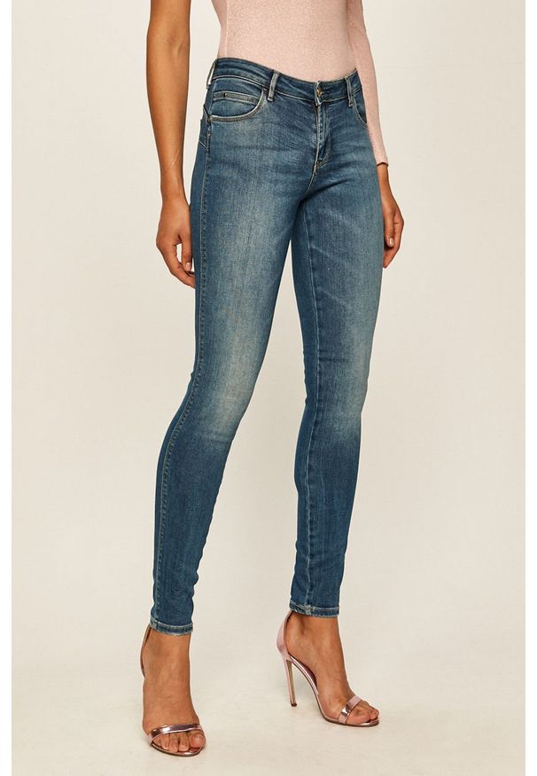 Guess Jeans - Jeansy Ultra Curve. Kolor: niebieski. Materiał: bawełna, poliester, denim, elastan