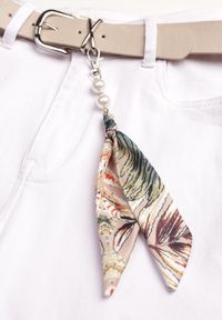 Born2be - Białe Bawełniano-Wiskozowe Jeansy Mom Fit z Dodatkowym Paskiem Papheilise. Okazja: na co dzień, na spotkanie biznesowe, do pracy. Kolor: biały. Styl: casual, biznesowy, elegancki, klasyczny #8