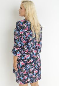 Born2be - Granatowa Pudełkowa Sukienka z Rękawem 3/4 Wileen. Kolor: niebieski. Wzór: nadruk, aplikacja, kwiaty #3