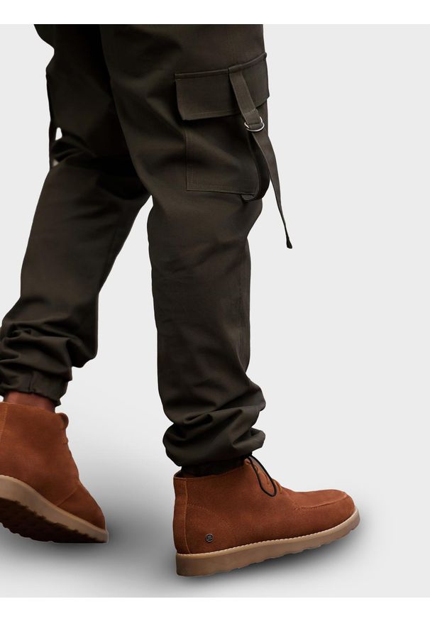 Ombre Clothing - Męskie spodnie cargo STRAIGHT LEG z paskami na kieszeniach – grafitowe V3 OM-PACG-0197 - XXL. Kolor: szary. Materiał: bawełna, materiał, elastan. Wzór: paski. Styl: klasyczny, elegancki