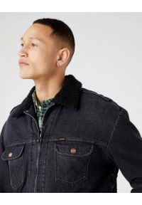 Wrangler - WRANGLER ANTI FIT SHERPA MĘSKA KURTKA JEANSOWA ONE CHANCE W4727029P 112321160. Materiał: jeans