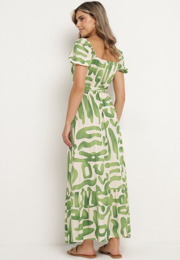 Born2be - Zielona Wiskozowa Sukienka z Kopertowym Dekoltem i Materiałowym Paskiem z Gumką w Talii Vikailla. Kolor: zielony. Materiał: wiskoza, materiał. Wzór: aplikacja. Typ sukienki: kopertowe. Styl: elegancki