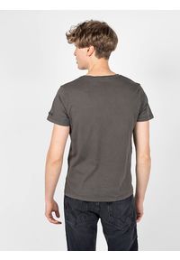 Pepe Jeans T-shirt "Tide" | PM508528 | Tide | Mężczyzna | Czarny. Okazja: na co dzień. Kolor: czarny. Materiał: poliester, bawełna. Wzór: aplikacja, nadruk. Styl: casual #4