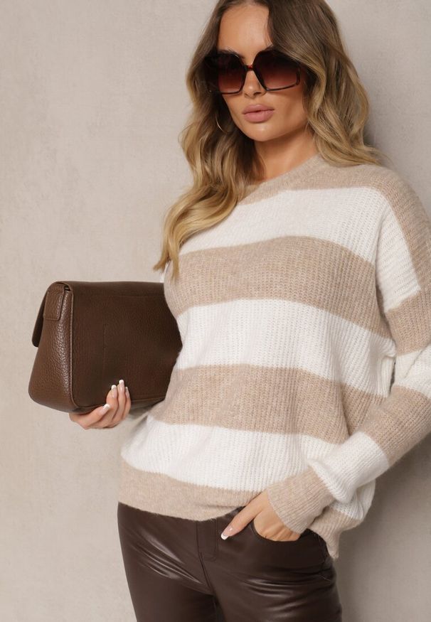 Renee - Beżowy Sweter ze Ściągaczami Ozdobiony Pasami z Wełną Tiarosea. Okazja: na co dzień. Kolor: beżowy. Materiał: wełna. Długość rękawa: długi rękaw. Długość: długie. Wzór: aplikacja. Styl: casual, klasyczny