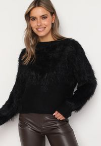 Born2be - Czarny Sweter z Puszystymi Piórkami i Kwiatkami Arrgelia. Okazja: na randkę. Kolekcja: plus size. Kolor: czarny. Materiał: jeans. Długość rękawa: długi rękaw. Długość: długie. Wzór: kwiaty #3