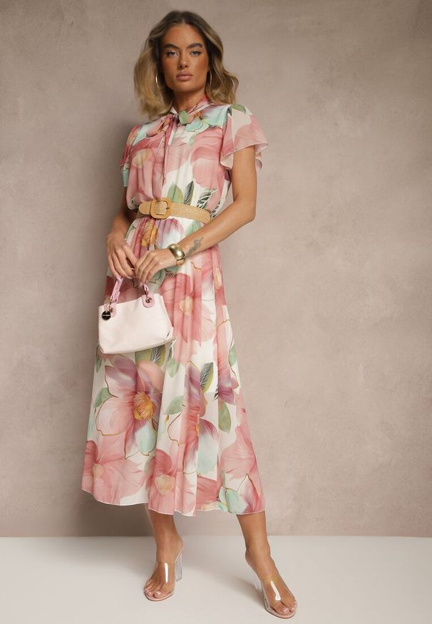 Renee - Różowa Rozkloszowana Sukienka Zdobiona Wiązaniem i Paskiem z Klamrą Sorisse. Okazja: na spacer, na co dzień. Kolor: różowy. Wzór: aplikacja. Styl: casual, elegancki