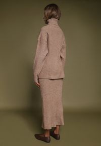 Born2be - Ciemnobeżowy Komplet Dzianinowy z Wełną Sweter z Golfem i Ołówkowa Spódnica Falovira. Kolor: beżowy. Materiał: dzianina, wełna. Sport: golf #5