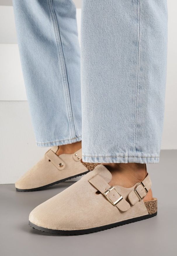 Renee - Beżowe Sandały Typu Chodaki z Klamrami Silvermore. Okazja: na co dzień. Zapięcie: klamry. Kolor: beżowy. Materiał: jeans. Styl: street, casual