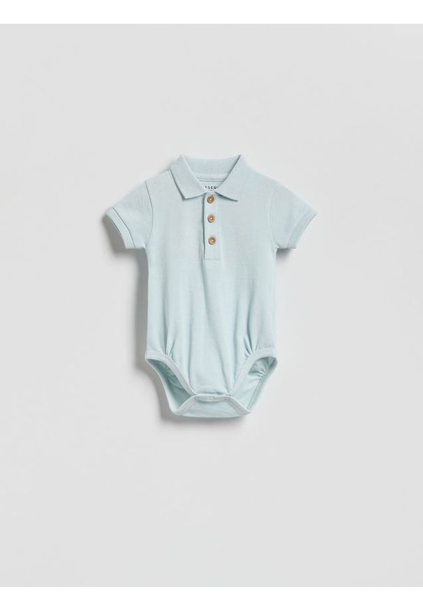 Reserved - Bawełniane body polo - jasnoniebieski. Kolor: niebieski. Materiał: bawełna