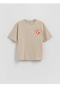 Reserved - Bawełniany t-shirt z nadrukiem - kremowy. Kolor: kremowy. Materiał: bawełna. Wzór: nadruk