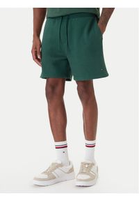 Tommy Jeans Szorty materiałowe DM0DM21931 Zielony Regular Fit. Kolor: zielony. Materiał: bawełna #1