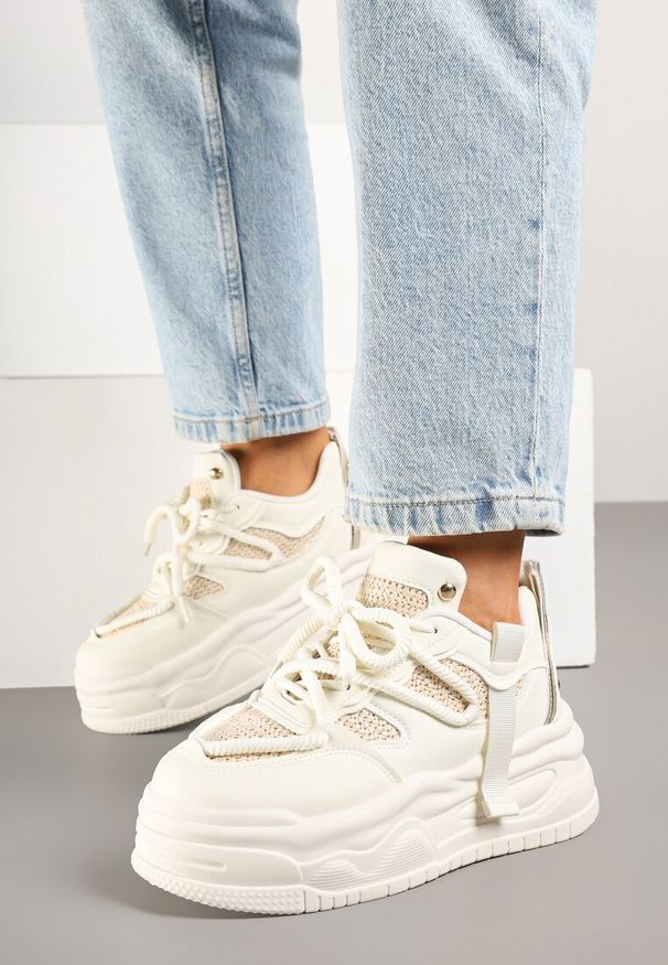 Renee - Beżowe Sneakersy na Platformie Ozdobione Wiązaniem Puvira. Okazja: na co dzień. Kolor: beżowy. Materiał: jeans. Wzór: aplikacja. Obcas: na platformie