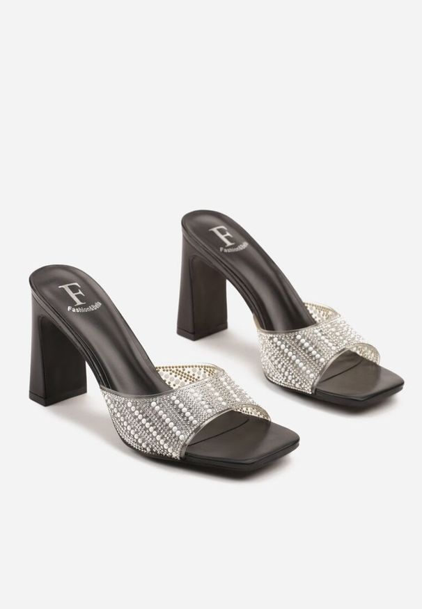 Renee - Czarne Klapki na Słupku z Cyrkoniową Cholewką Merowenna. Kolor: czarny. Obcas: na słupku. Styl: elegancki. Wysokość obcasa: średni