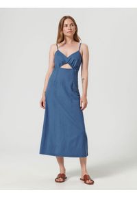 Sinsay - Sukienka midi na ramiączkach - niebieski. Kolor: niebieski. Materiał: skóra, materiał. Długość rękawa: na ramiączkach. Długość: midi #1