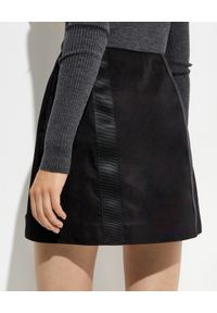 prada - PRADA - Czarna spódnica mini ze sprzączkami. Stan: podwyższony. Kolor: czarny. Materiał: tkanina #5