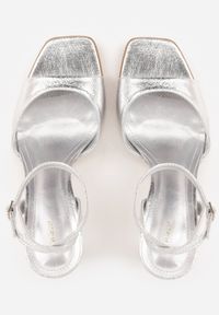Renee - Srebrne Sandały VICES na Szpilce z Kwadratowym Noskiem Viviene. Okazja: na wesele, na ślub cywilny. Zapięcie: sprzączka. Kolor: srebrny. Obcas: na szpilce. Styl: elegancki. Wysokość obcasa: średni #6