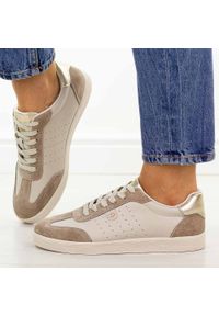 Beżowe skórzane półbuty damskie S.Barski 7091. Okazja: na spacer, na co dzień. Nosek buta: okrągły. Zapięcie: sznurówki. Kolor: beżowy. Materiał: zamsz, skóra. Szerokość cholewki: normalna. Sezon: wiosna, jesień, lato. Styl: casual, elegancki, sportowy, klasyczny #1