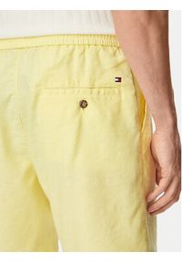 TOMMY HILFIGER - Tommy Hilfiger Szorty materiałowe Dover MW0MW44353 Żółty jasny Regular Fit. Kolor: żółty. Materiał: len #2