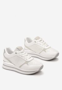 Born2be - Białe Sneakersy na Grubej Podeszwie Zdobione Brokatem i Metaliczną Wstawką Seravi. Kolor: biały. Wzór: aplikacja