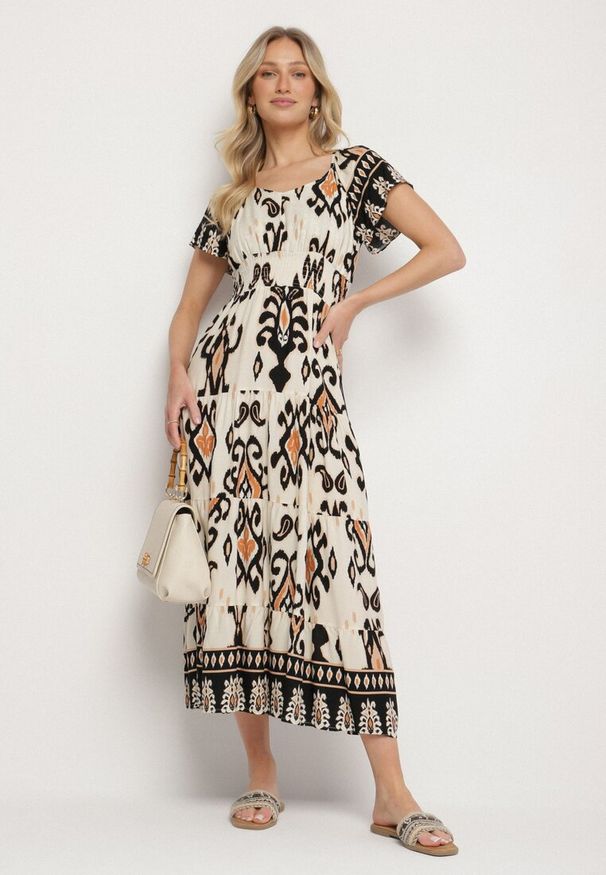 Born2be - Jasnobeżowa Wiskozowa Sukienka z Geometrycznym Wzorem Cleanna. Okazja: na co dzień, na spacer. Kolor: beżowy. Materiał: wiskoza. Wzór: geometria. Typ sukienki: proste. Styl: elegancki, casual