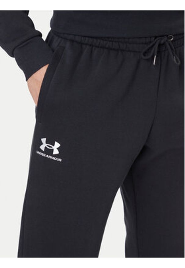 Under Armour Spodnie dresowe UA Essential Fleece Jogger 1373882 Czarny Regular Fit. Kolor: czarny. Materiał: bawełna