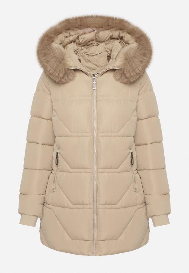 Born2be - Ciemnobeżowa Pikowana Kurtka z Kapturem z Futerkiem Nenadria. Okazja: na co dzień, do pracy, na spotkanie biznesowe. Typ kołnierza: kaptur. Kolor: beżowy. Materiał: futro. Wzór: aplikacja. Styl: biznesowy, casual