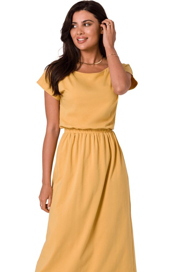 BeWear - Długa sukienka bawełniana z gumą w pasie dekolt łódka żółta. Typ kołnierza: dekolt w łódkę. Kolor: żółty. Materiał: bawełna, guma. Sezon: wiosna, lato. Długość: maxi