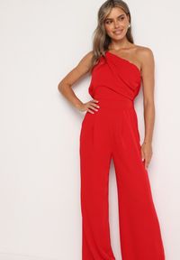 Born2be - Czerwony Kombinezon Asymetryczny na Jedno Ramię z Dwoma Kieszeniami Benama. Okazja: na randkę, na imprezę, na wesele, na ślub cywilny. Kolor: czerwony #7