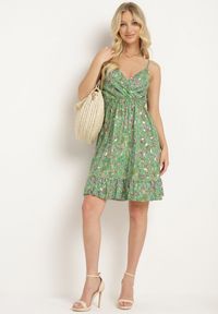 Born2be - Zielona Wiskozowa Sukienka na Ramiączkach z Kopertowym Dekoltem i Gumką w Pasie Dimiette. Okazja: na co dzień. Typ kołnierza: dekolt w kształcie V. Kolor: zielony. Materiał: wiskoza. Długość rękawa: na ramiączkach. Typ sukienki: kopertowe. Styl: casual #5