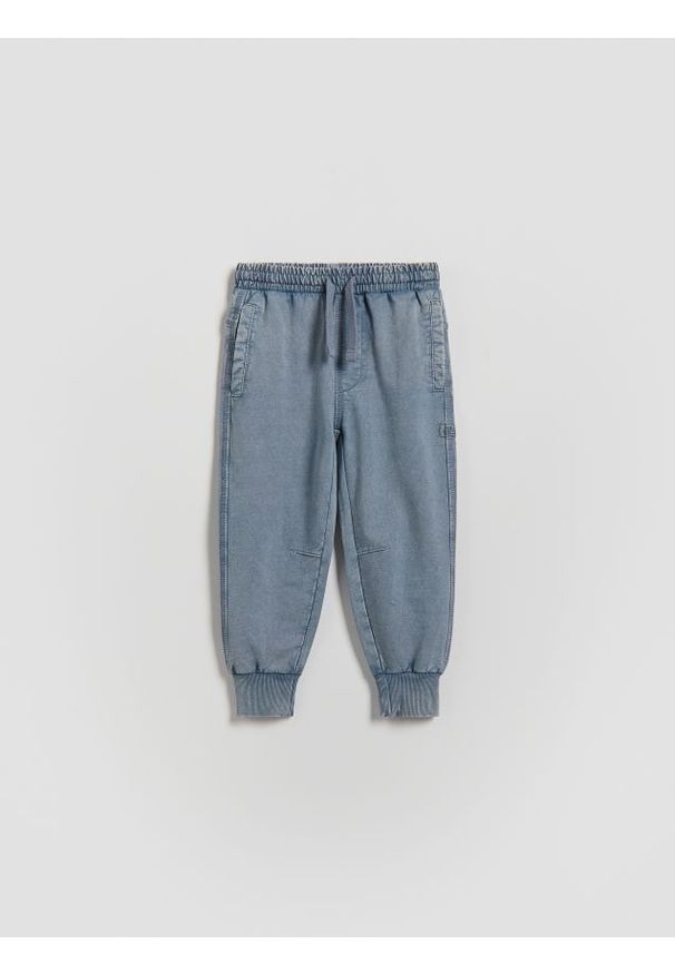 Reserved - Bawełniane joggery - granatowy. Kolor: niebieski. Materiał: bawełna